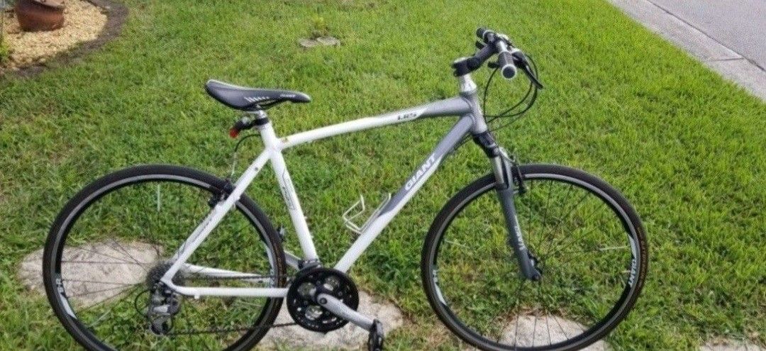 Giant hybrid  bicycle  Bike 