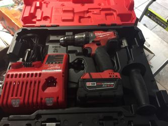 Milwaukee 1/2 " hammer drill/driver kit