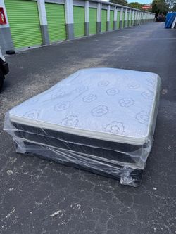Queen mattress pillow top set with box spring (2pc - new)