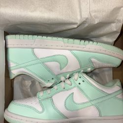 Mint dunks 