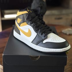 Jordan 1 Mid Retro Red Description