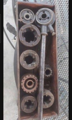 Toledo Pipe 12R Rachet Threader Set 1/2" To 2" Used