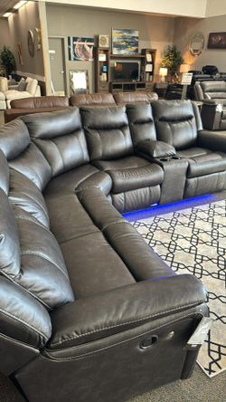 Sultan Meadow Power Reclining Sectional Couch Set Fast Delivery Only $39 down payment 👉 Please ask Jon Green for a discount when you arrive!