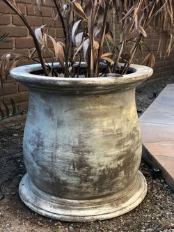 2 Outdoor pots
