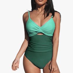 CUPSHE One Piece Swimsuit for Women Bathing Suits Twist Front Cutout Adjustable Straps Ruched Swimwear