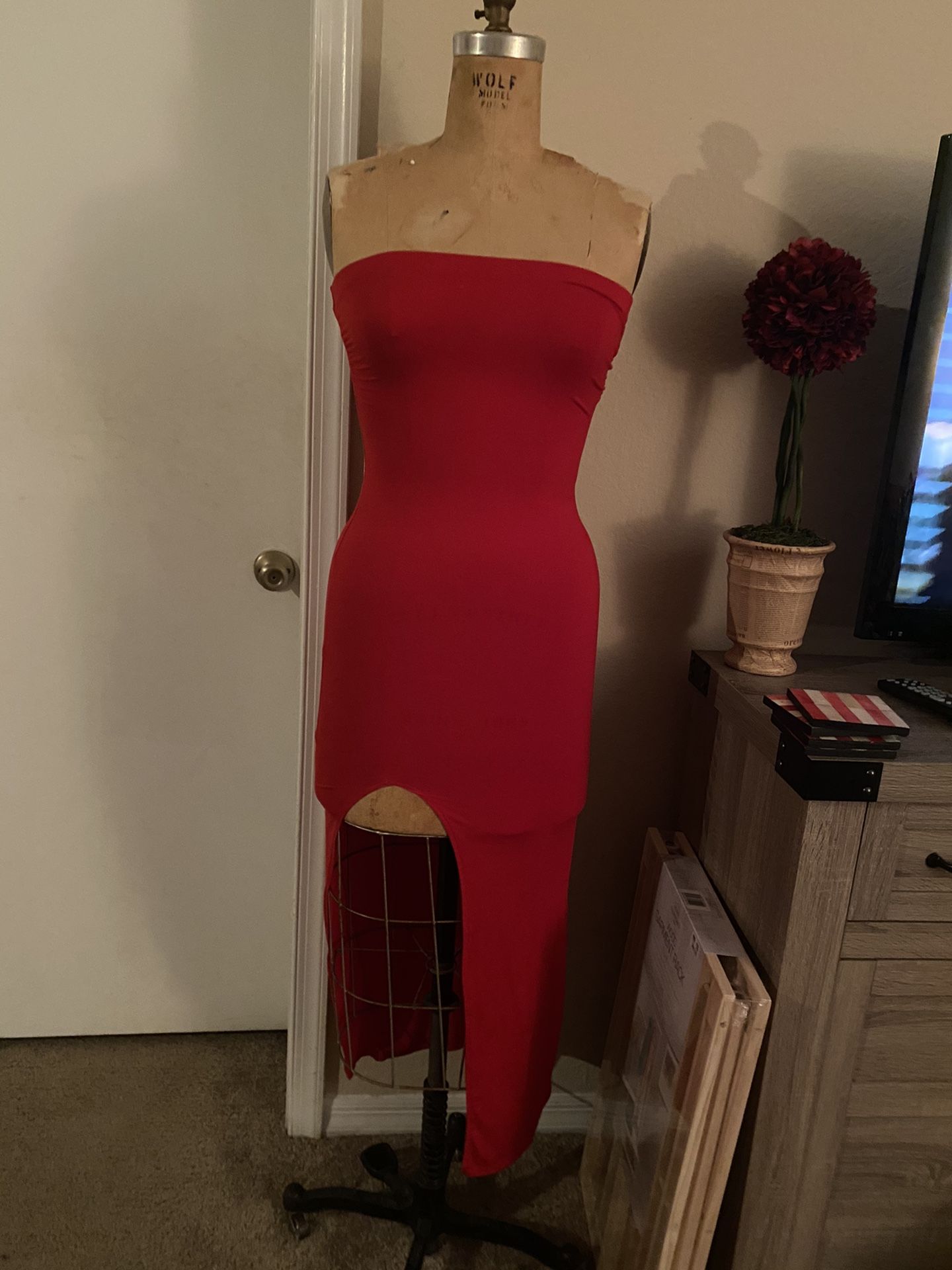 Strapless fitted dress (small)