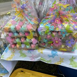 Confetti eggs or flour