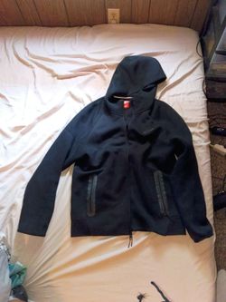 Black Nike tech size large I weared it one time it didn't fit