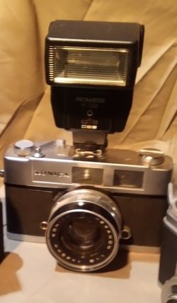 VINTAGE KONICA CAMERA