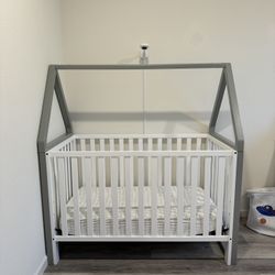 Storkcraft Infant Crib & Play House