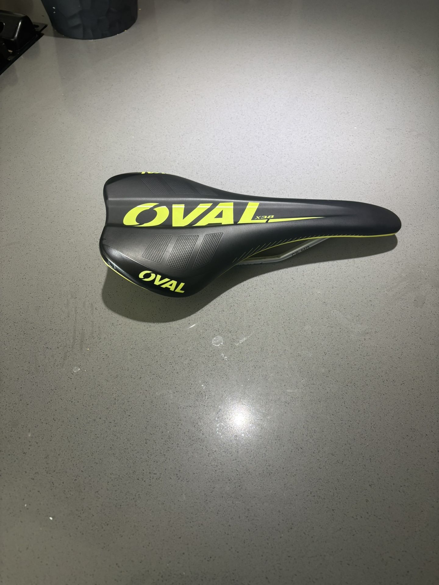 Oval X38 Bike Seat