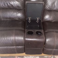 Very Good Condition Recliner Sofas With Drink Holders And Spot For Remotes 