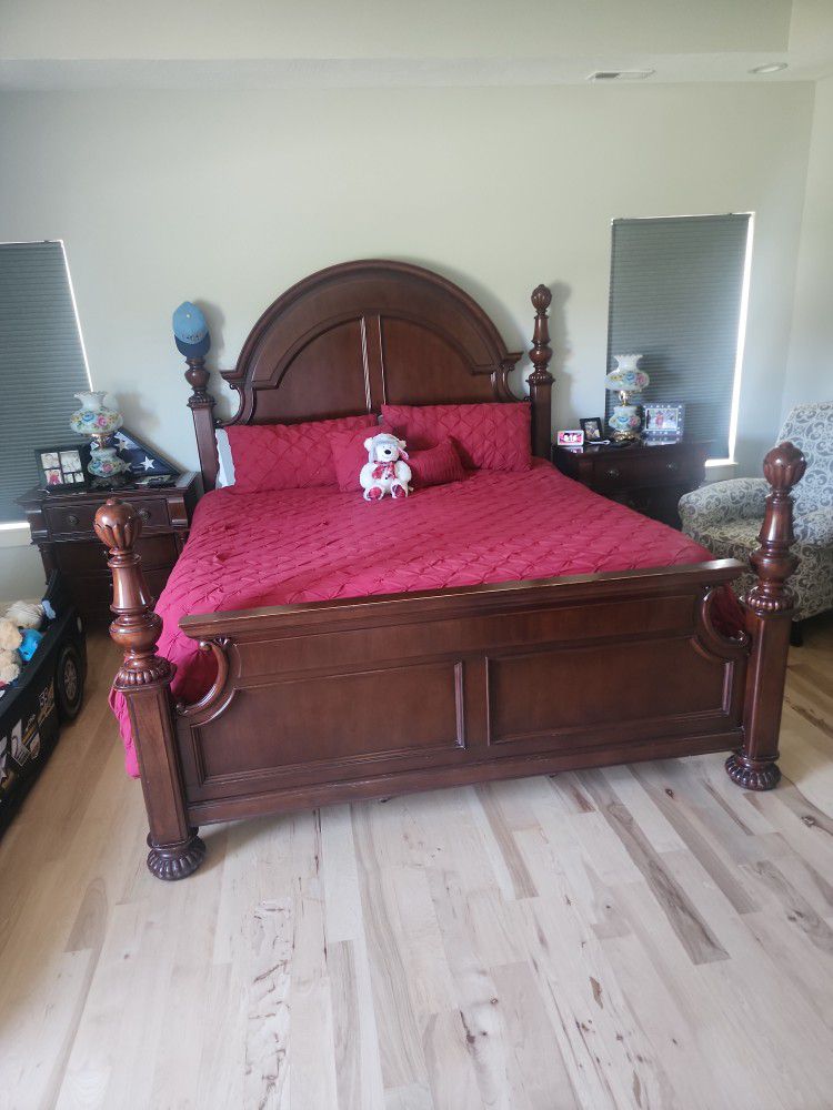 MUST SALE ASAP. Cal King Bed Nightstands And Dresser
