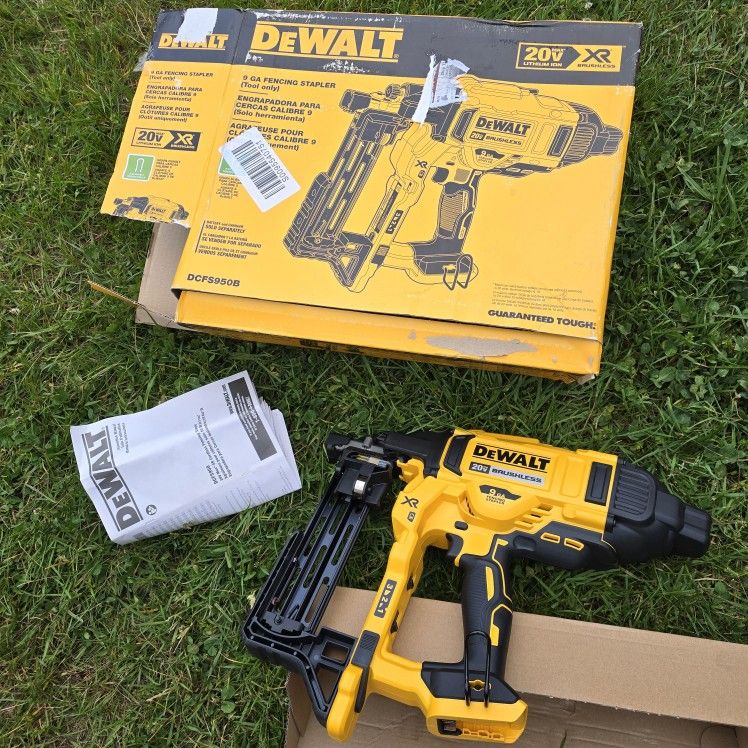 Dewalt 20V MAX 9-Gauge Cordless Fencing Staple Nailer (Tool Only)