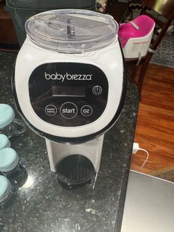 This appears to be a Baby Brezza Formula Pro Advanced automatic formula dispenser.