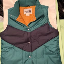 Northface Women’s Vest Size Medium, Unused NWOT