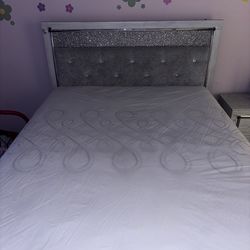 Queen bed set