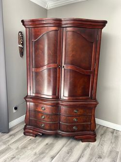 Bedroom furniture set