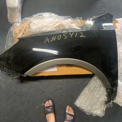 2011  Hyundai Veracruz And Black Front Passenger And Driver Side Fender In Great Condition Via 