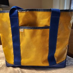 Rare Vintage 1990's LL Bean Vinyl Boat And Tote XL Bag in all Yellow with Blue accents, 2-Zipper top,2-handles.
Measures 16" long x 14" tall x 8" wide