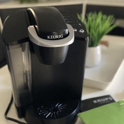 KEURIG COFFEE MAKER 