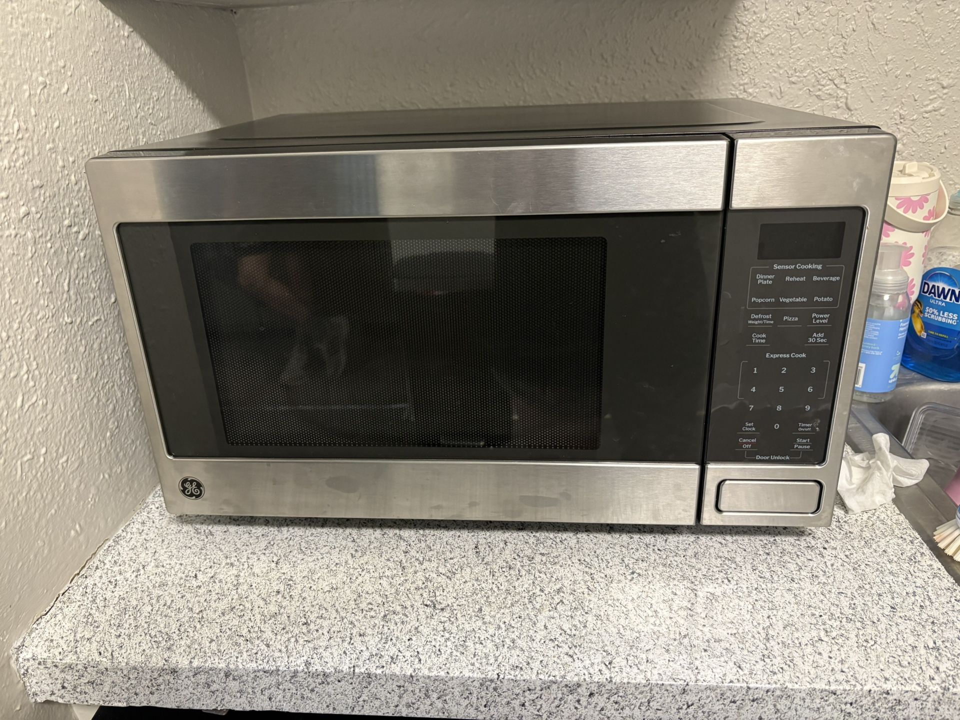 GE® 1.6 CU. FT. COUNTERTOP MICROWAVE OVEN