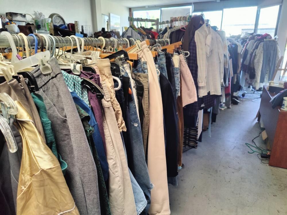 All the clothes off the rack Men Female 1000s pieces 10 racks