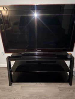 Tv stand + Tv + soundbar for 60$