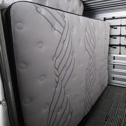 Queen mattress pillowtop