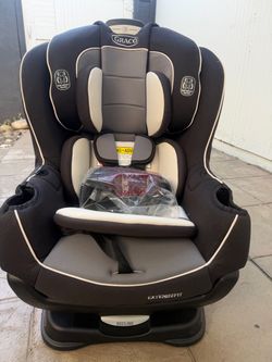 *Brand New!! Graco Extend2Fit Convertible Car Seat - Gotham: LATCH Compatible, Machine Washable, Includes Cup Holder & Baby Seat Insert