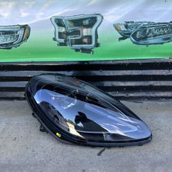 2018-2020 Porche Macan Headlight Oem 