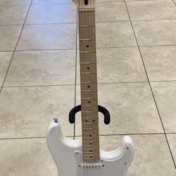 Squier Sonic Stratocaster HT, Maple Finderboard, White Pick guard, Arctic White