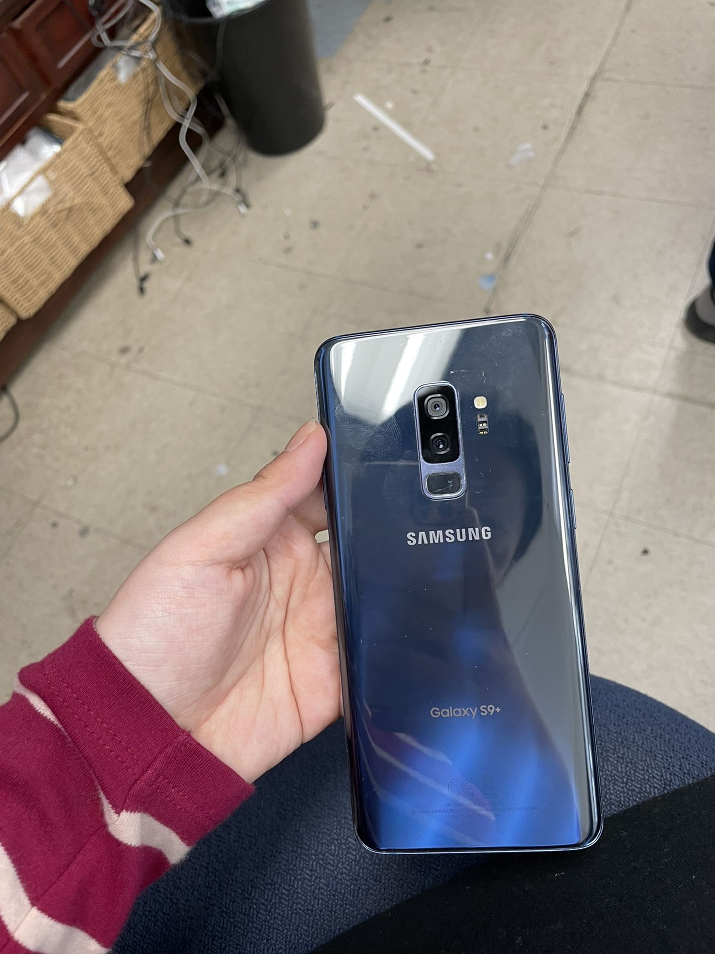 Samsung Galaxy S9 | Unlocked | Comes with store warranty| Free Cable & Charger | Unlocked | Comes with store warranty| Free Cable & Charger