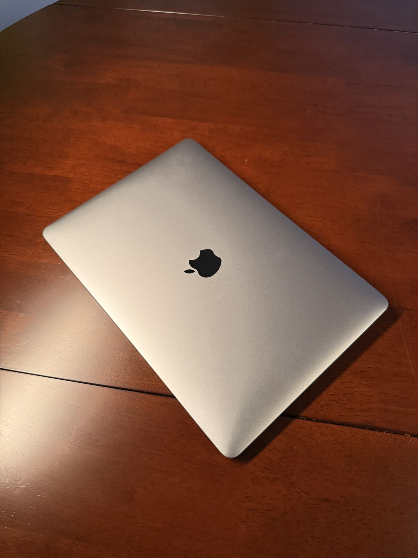 MacBook Air M1, 13-inch, 2020 - 16GB RAM 1TB SSD