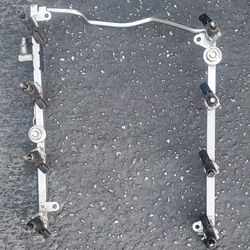 2010-2013 MERCEDES S550 Fuel Rail With Injectors
