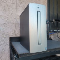 Hp PC: Intel Core i7, 1500GB, Windows11, Type C.