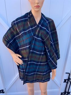 Old Navy Women’s Plaid Blanket Shawl Wrap – Navy Green Tartan Ruana Scarf Poncho
