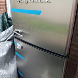 Frigidaire Refrigerator 
