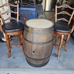 Barrel Table And 2 Stools
