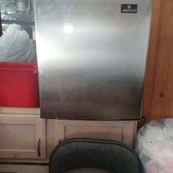Like New Small Refrigerator 