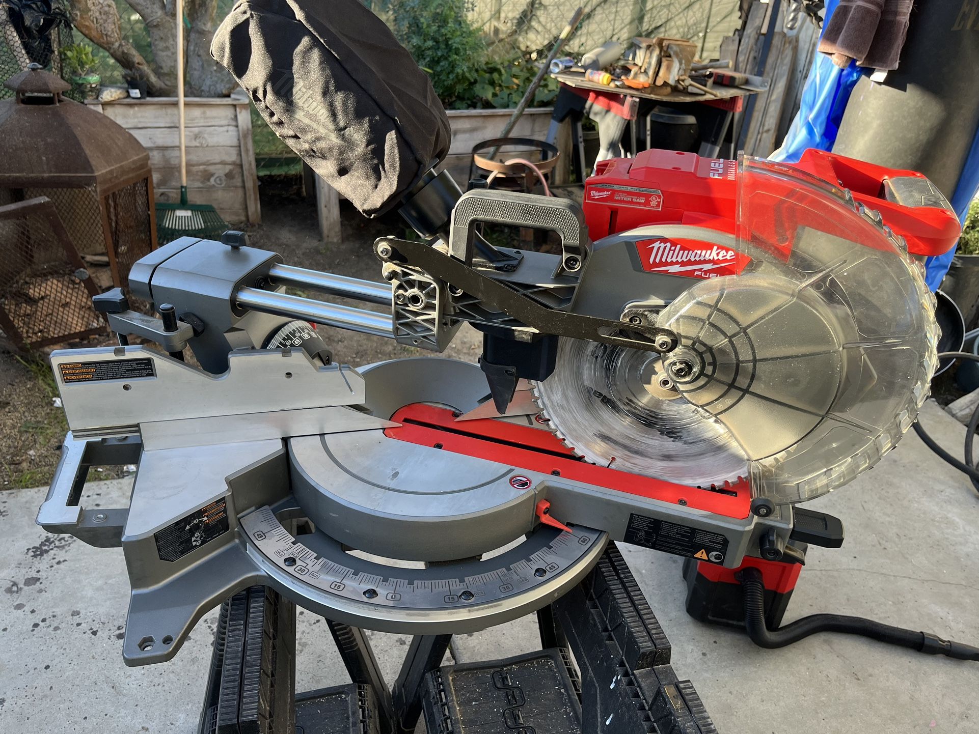 M18 FUEL Brushless Cordless 12 in. Dual Bevel Sliding Compound Miter Saw