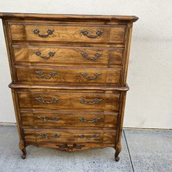 BEAUTIFUL SOLID OAK FRENCH PROVINCIAL DRESSER CAN DELIVER LOCAL IF NEEDED