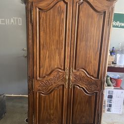 Dresser For Different Accesorios 