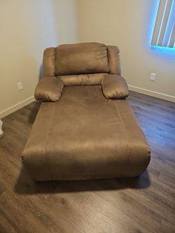 Ashley Hogan Mocha Chaise Lounge