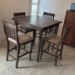 Dining table with pull out leafs to extend