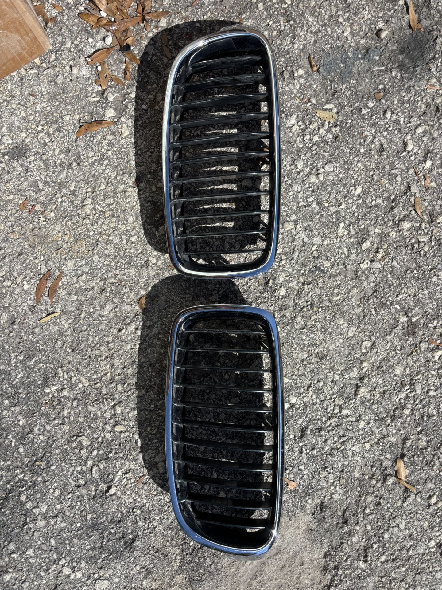 13-18 BMW 320i Series 3 Chrome Passenger and Driver front grille