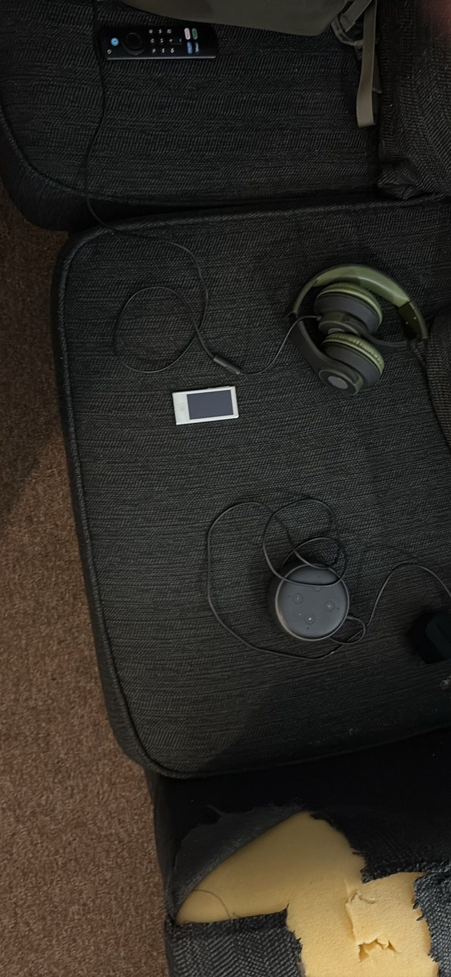 ipod nano 7th gen with headphones and echo dot