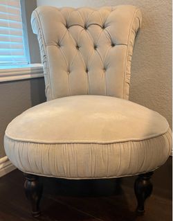 Elegant Light Gray Accent Chair