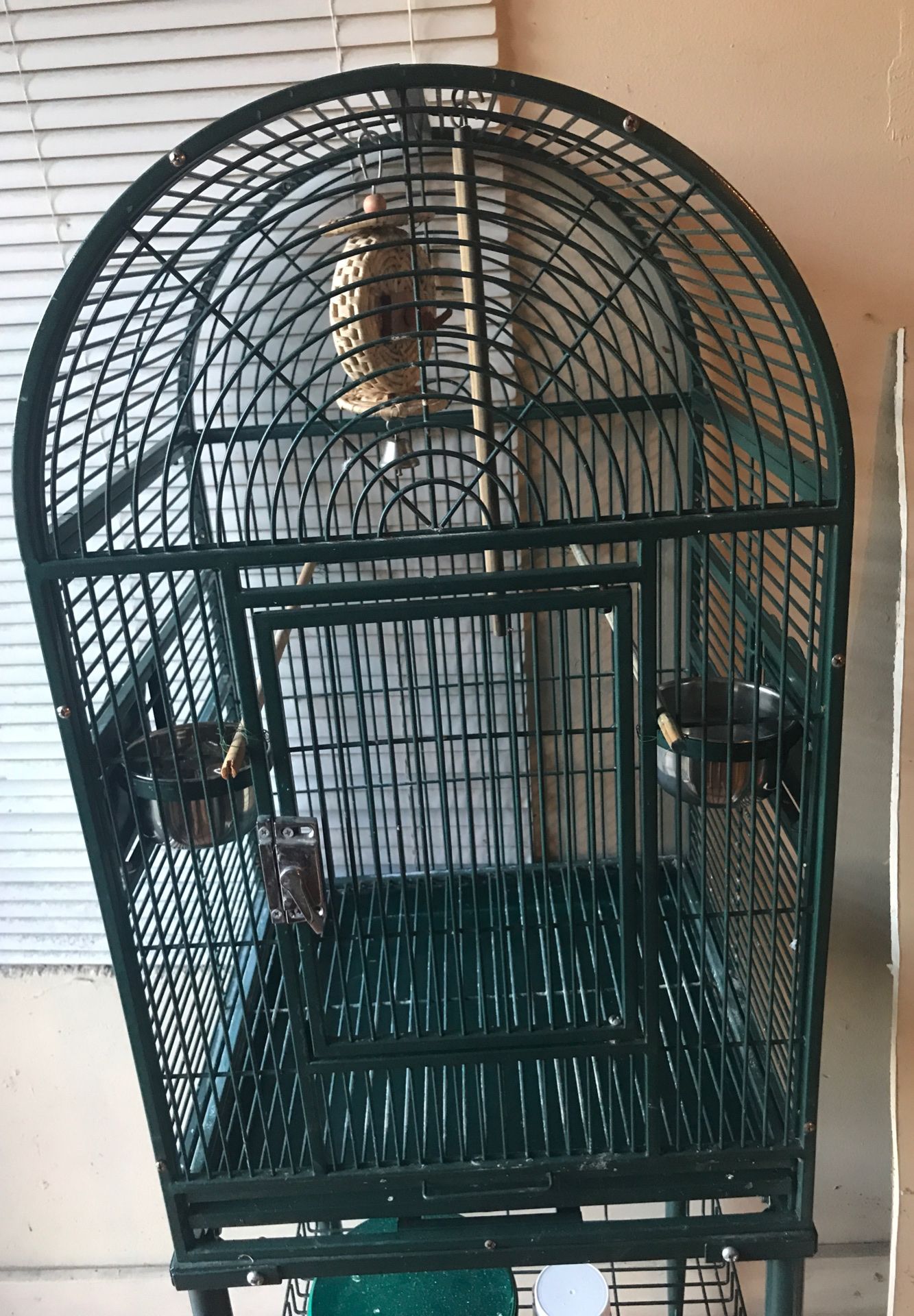 Bird cage on wheels