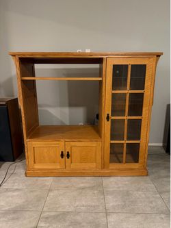 Solid Oak Entertainment Center / TV Console - Free Delivery 🚚